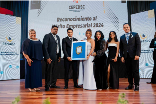 Constructora SEFTME Recibe el Premio al Mérito Empresarial 2024 en la Categoría “Constructora/Inmobiliaria”